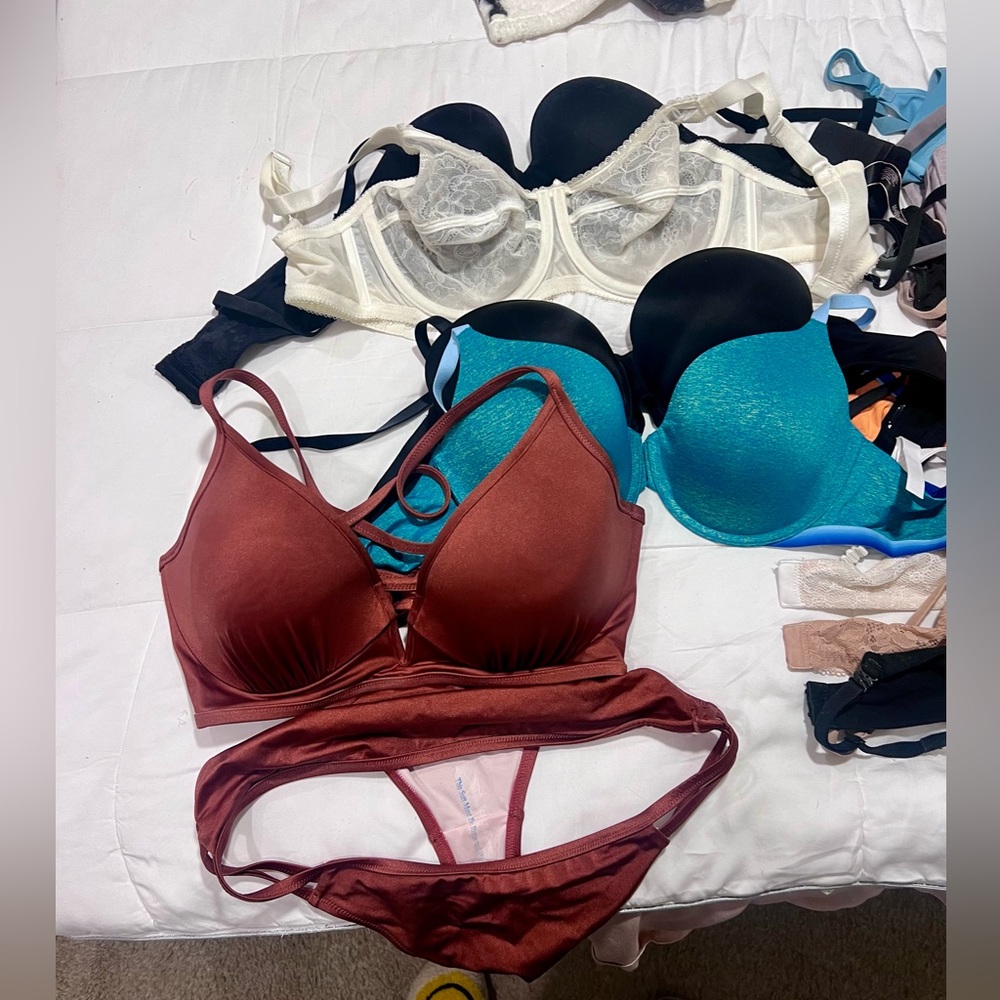 VICTORIAS SECRET/PINK Bras